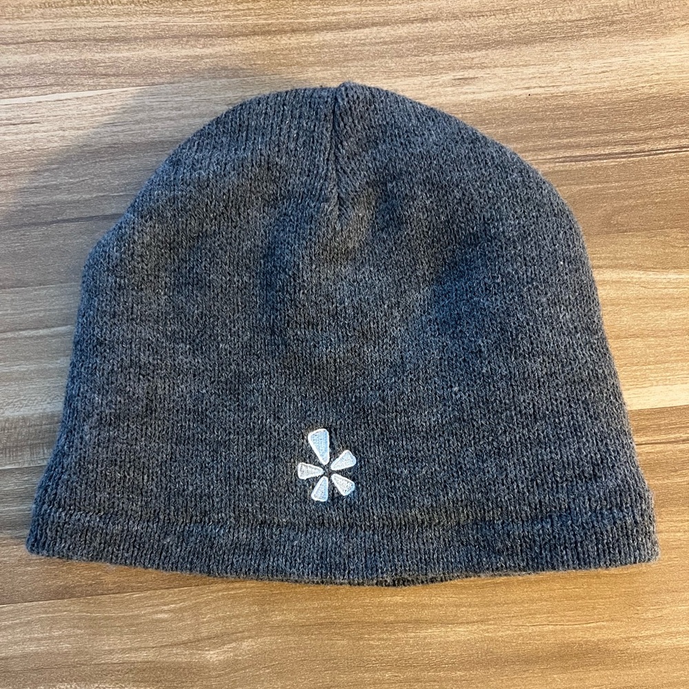 Yelp fleece lined gray beanie hat toboggan